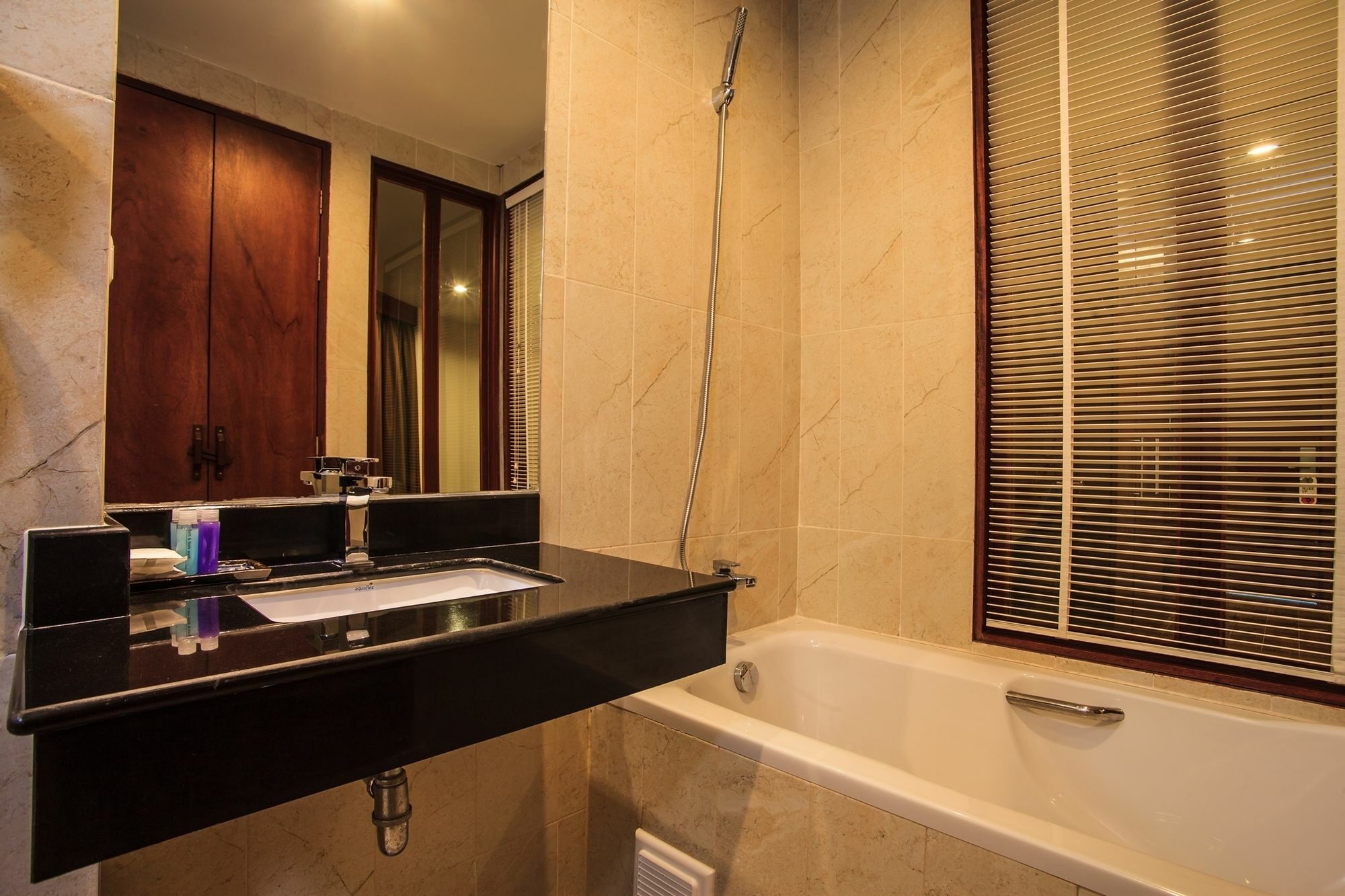 Paksaa Boutique Hotel Patong Exterior photo