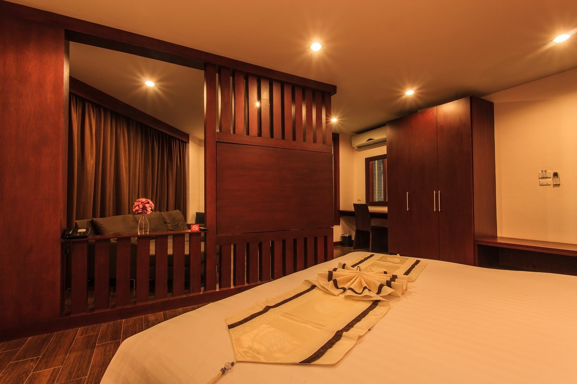 Paksaa Boutique Hotel Patong Exterior photo